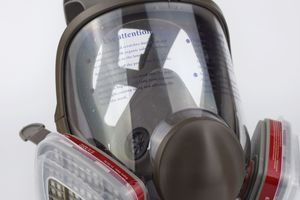 Повнолицева маска 3M 6800: надійний захист для роботи з хімією фото
